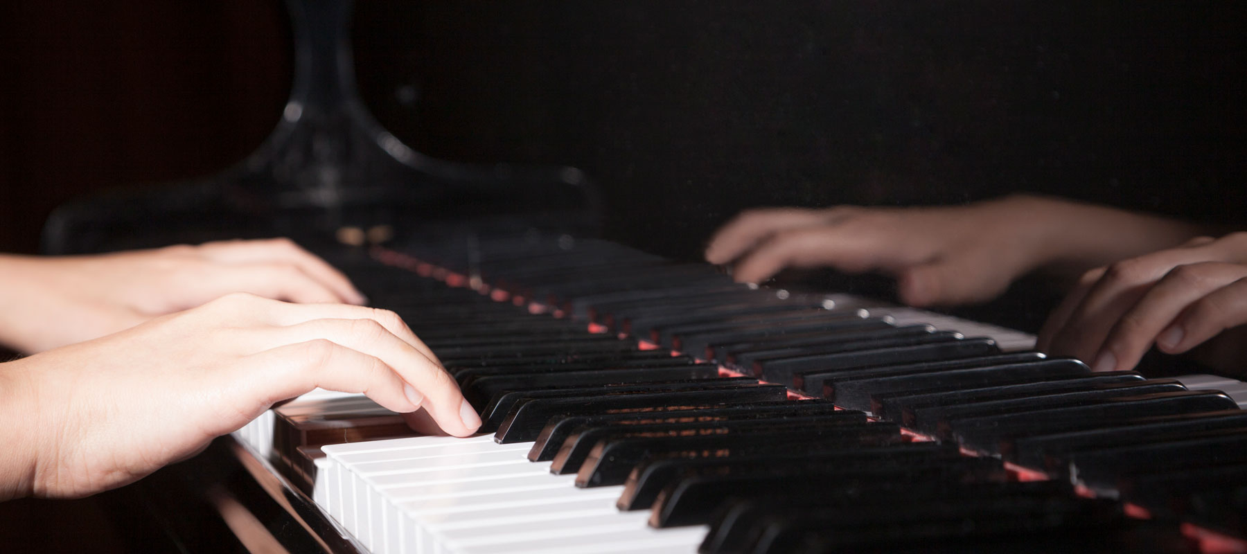 Мальчик бережно положил руки на клавиши. The Piano Tuner (2010).